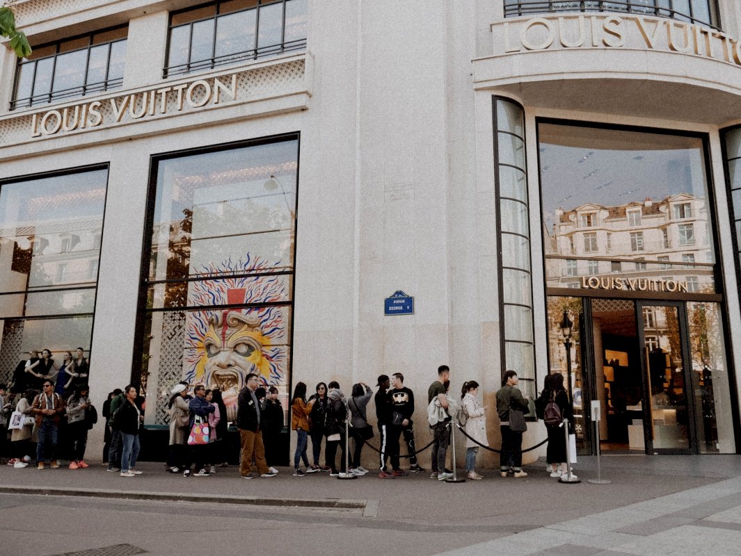 Price Skimming Strategy: Maximize Revenue from New Products