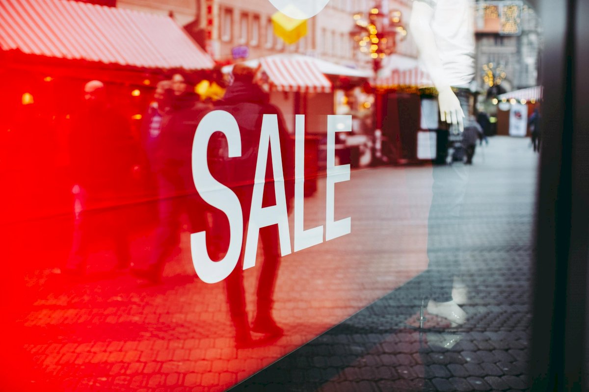 Discount Pricing Strategy: Definition, Examples & Pros/Cons